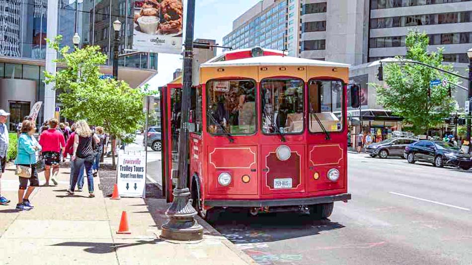 Old Fashioned Express trolley tour in downtown Louisville